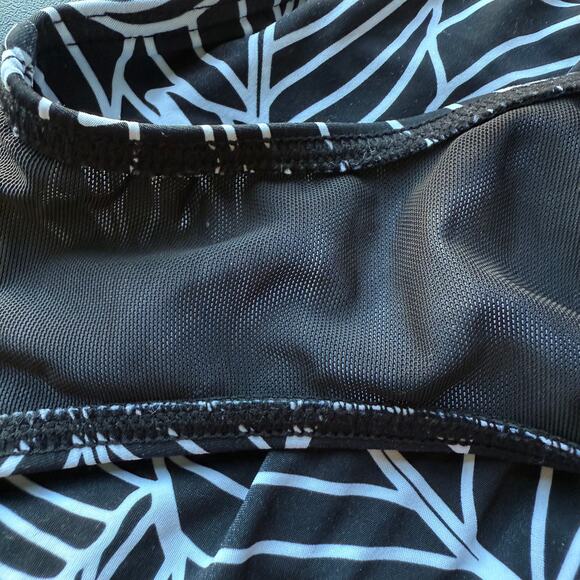 NIPTUCK Swimwear Joanna One Piece Multi-fit Cup Sz 8 Black & White Tropical Leaf - Picture 5 of 9